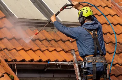 Démoussage et hydrofuge de toiture à Giel-Courteilles